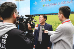 千亿游戏·(中国)官方网站首次开放火锅底料生产基地让同行及媒体参观