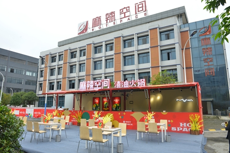 花样美食团空降千亿游戏·(中国)官方网站工厂开启奇妙的油菜花之旅